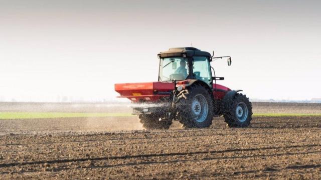 Los agricultores ecológicos se querellan contra García-Page por un supuesto desvío de fondos