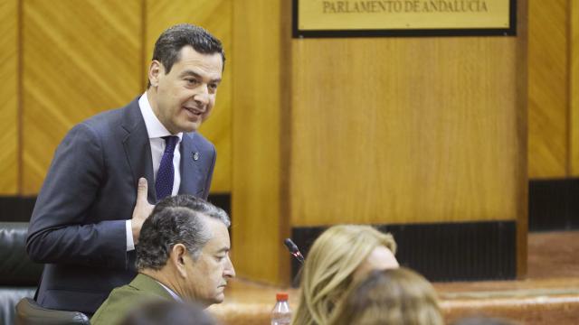 El presidente de la Junta, Juanma Moreno, durante la sesión de control en el Parlamento andaluz.