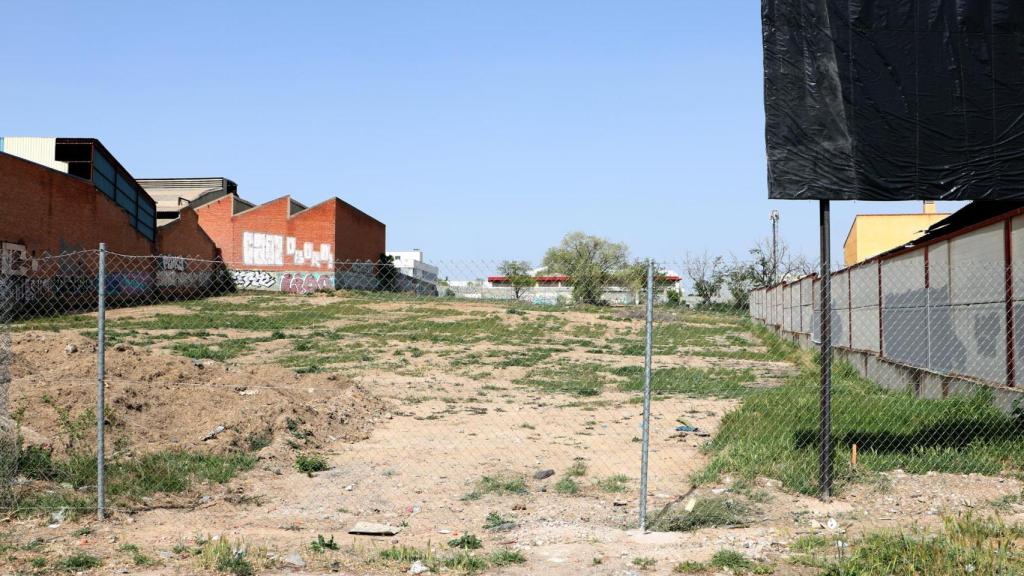Solar en el que se construirá la electrolinera en el distrito de Vicálvaro.