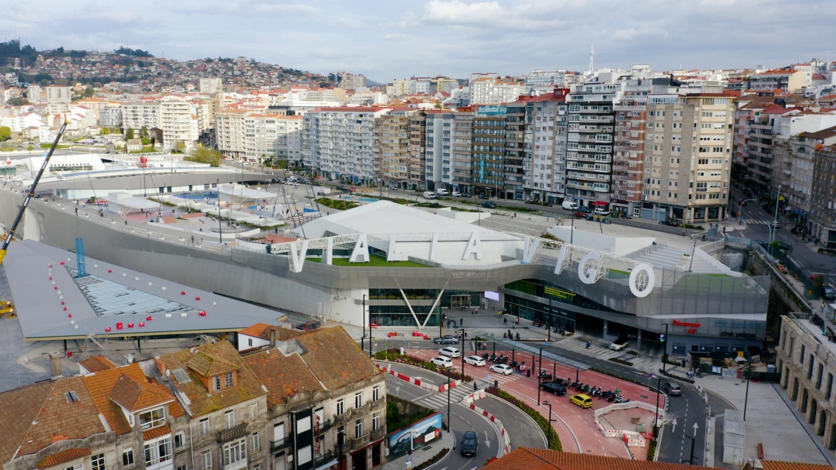 Vista de Vialia con edificios en la zona centro de Vigo.