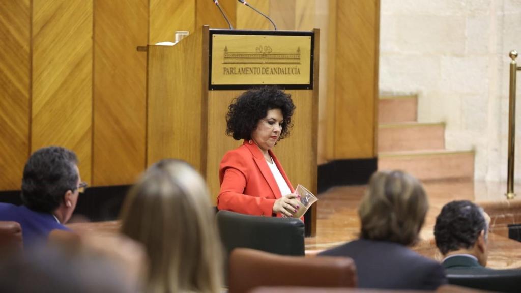 Mora justo antes de echar la arena en el escaño.
