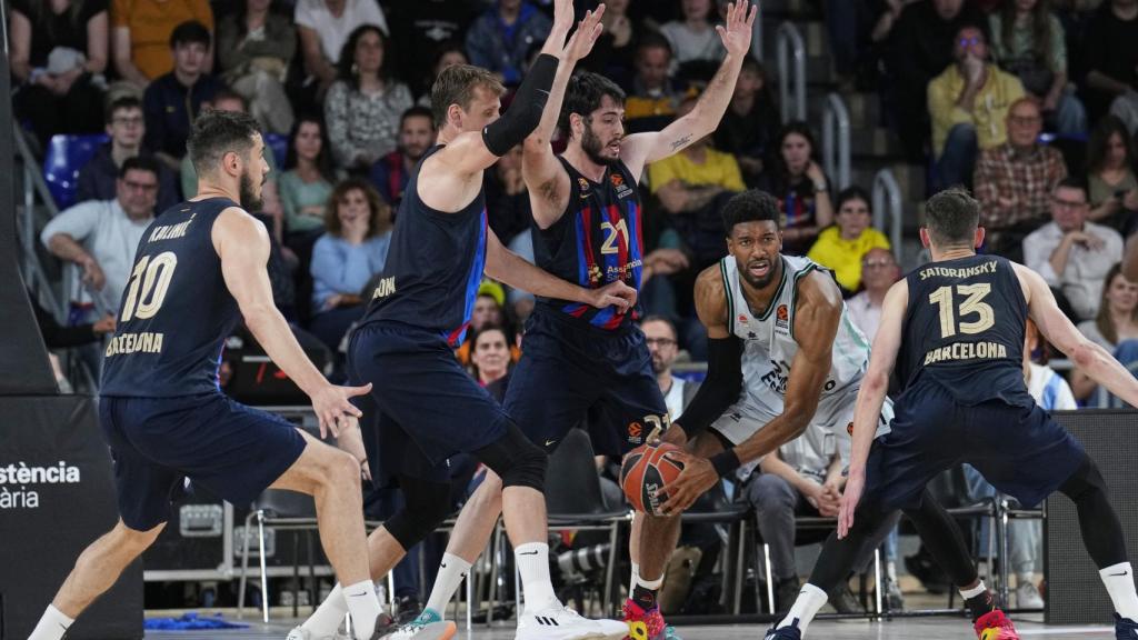 Un lance del partido en el Palau.