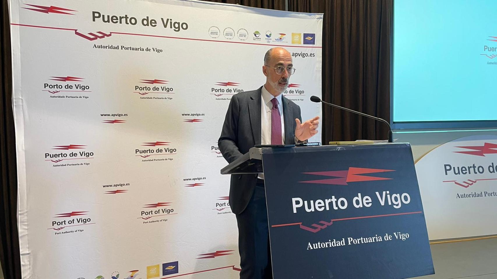 Jesús Vázquez Almuiña durante el anuncio de su salida del Puerto esta mañana.