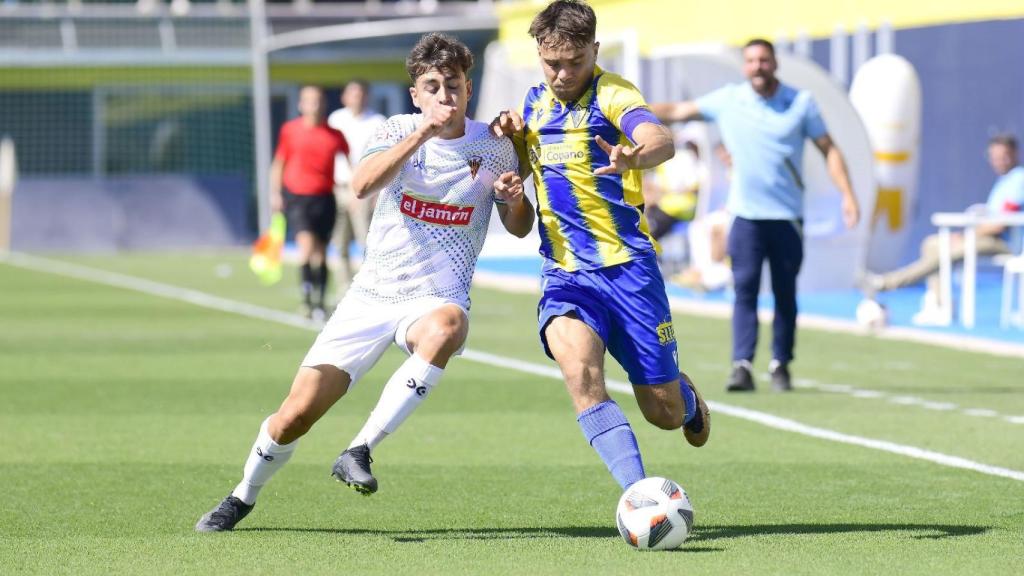 Una imagen del partido entre el Cádiz Mirandilla y el San Roque.