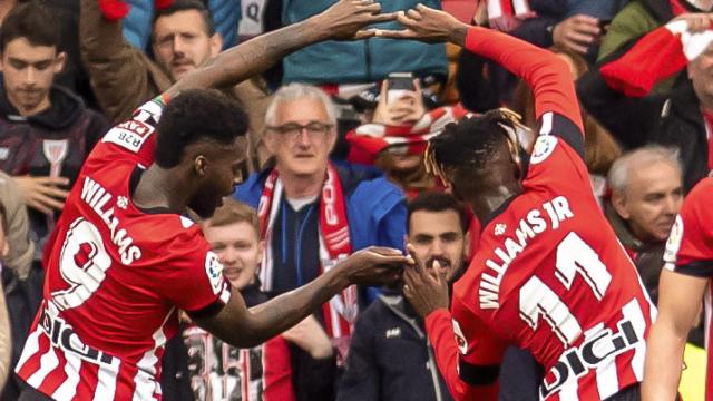 Los hermanos Williams celebran uno de los dos goles.