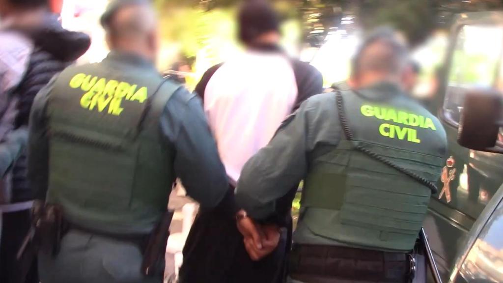 La Guardia Civil detiene a un okupa del edificio de Majadahonda.