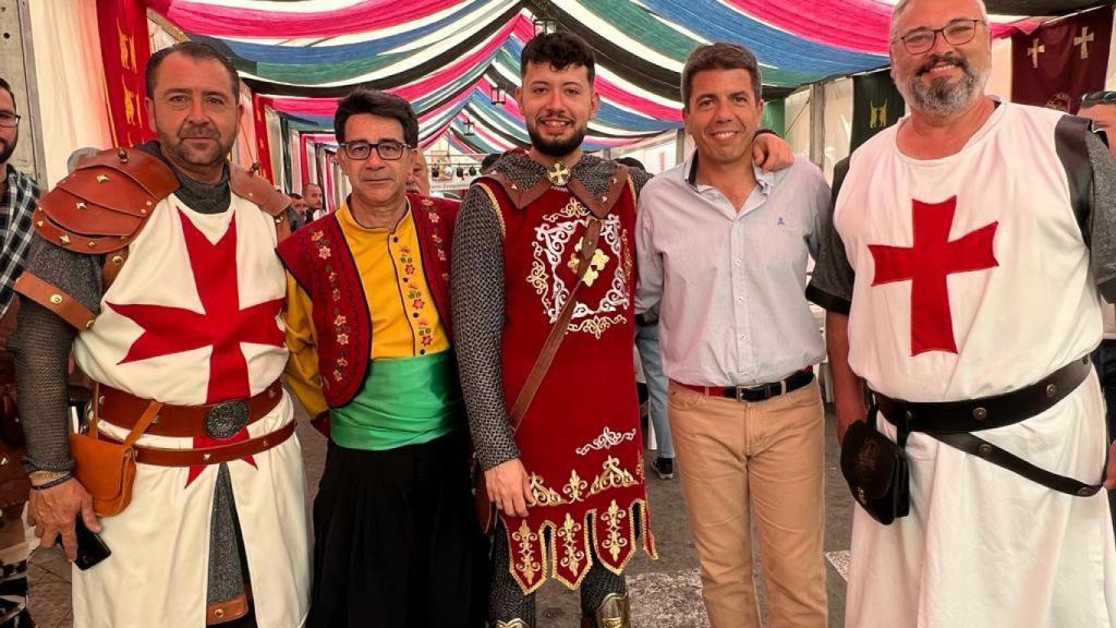 Un momento de la visita de Mazón.