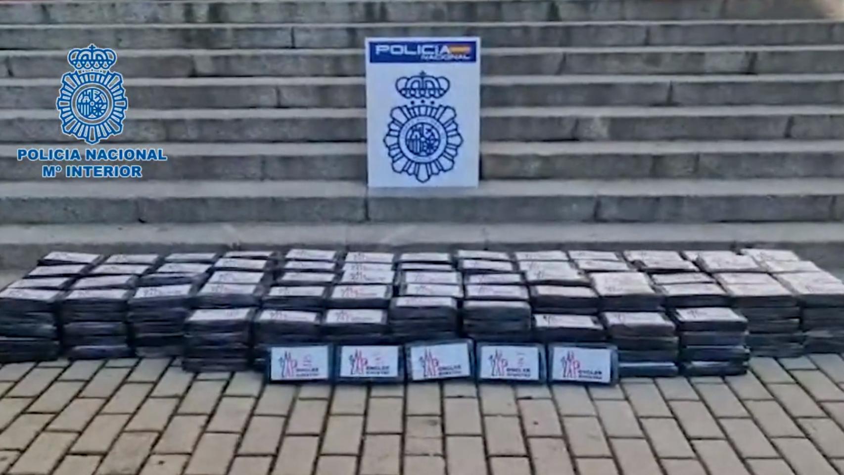 La cocaína incautada por los agentes.