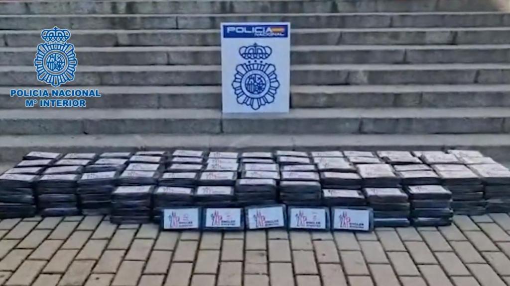 La cocaína incautada por los agentes.