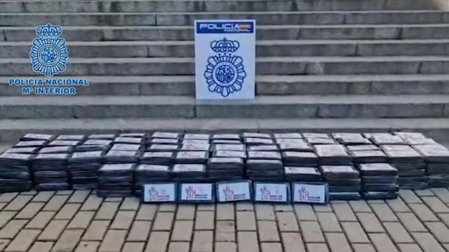 La cocaína incautada por los agentes.