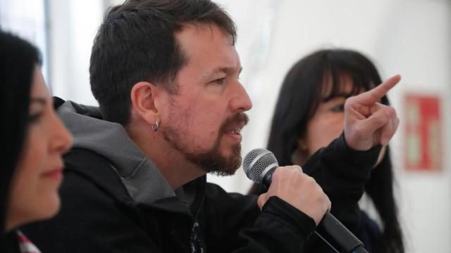 El exlíder de Podemos, Pablo Iglesias, interviene en la inauguración de la Fiesta de la Primavera, acto de precampaña de la formación morada en Zaragoza. EFE/Javier Cebollada