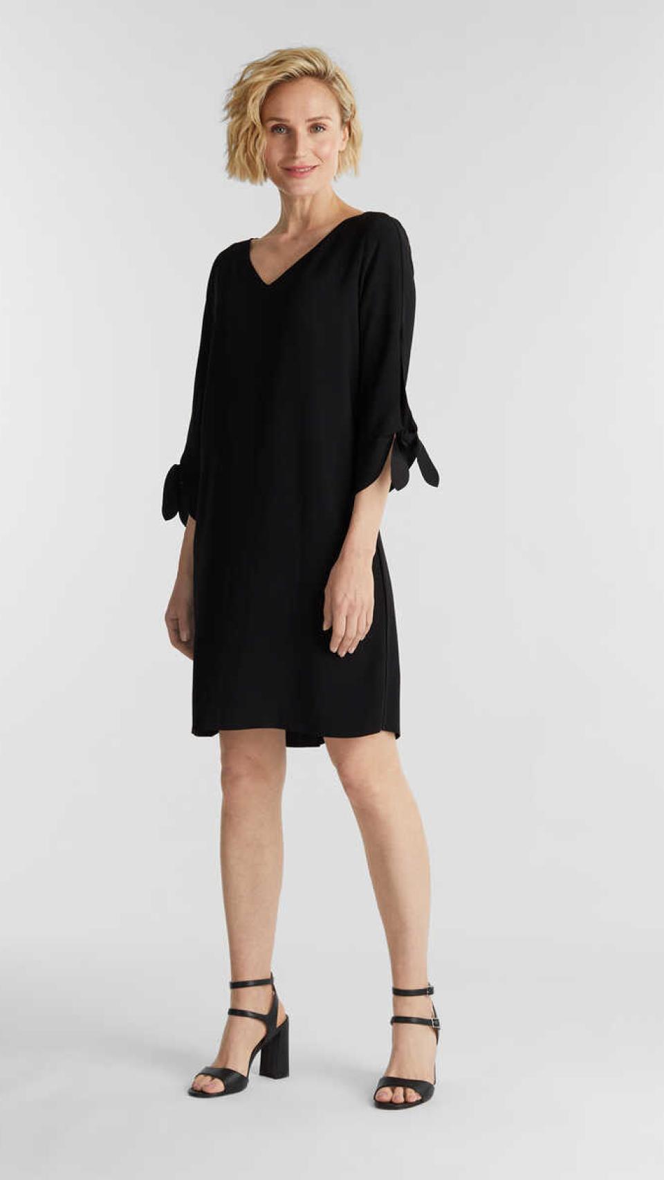 Vestido negro de Pedro del Hierro.
