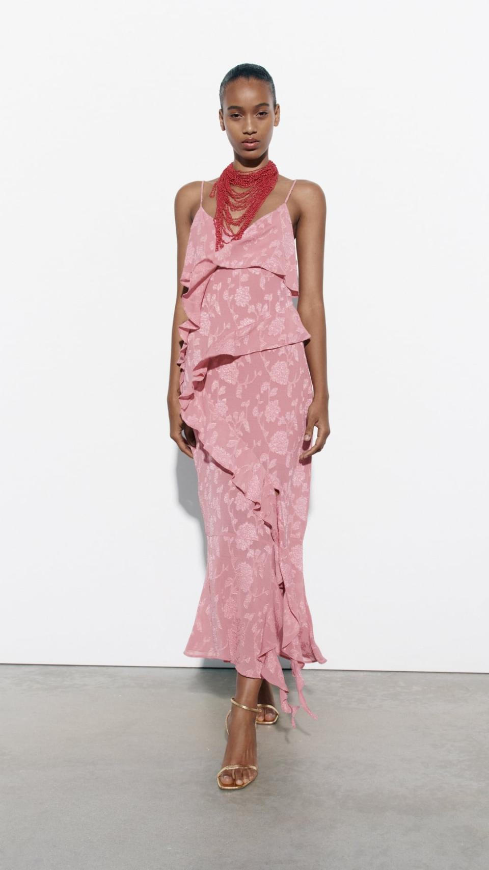 Vestido de Zara.