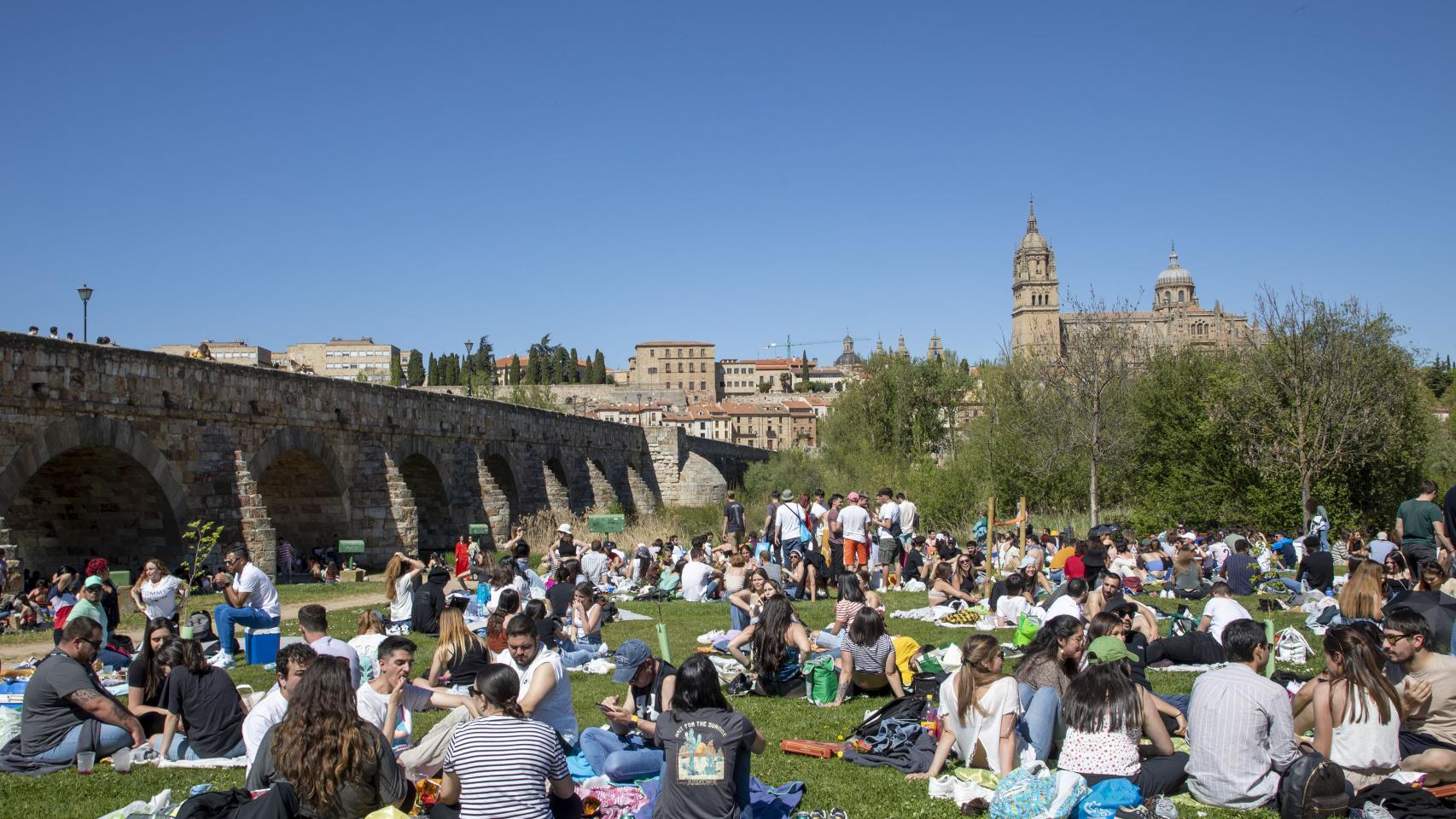 Los salmantinos celebran la festividad del Lunes de Aguas