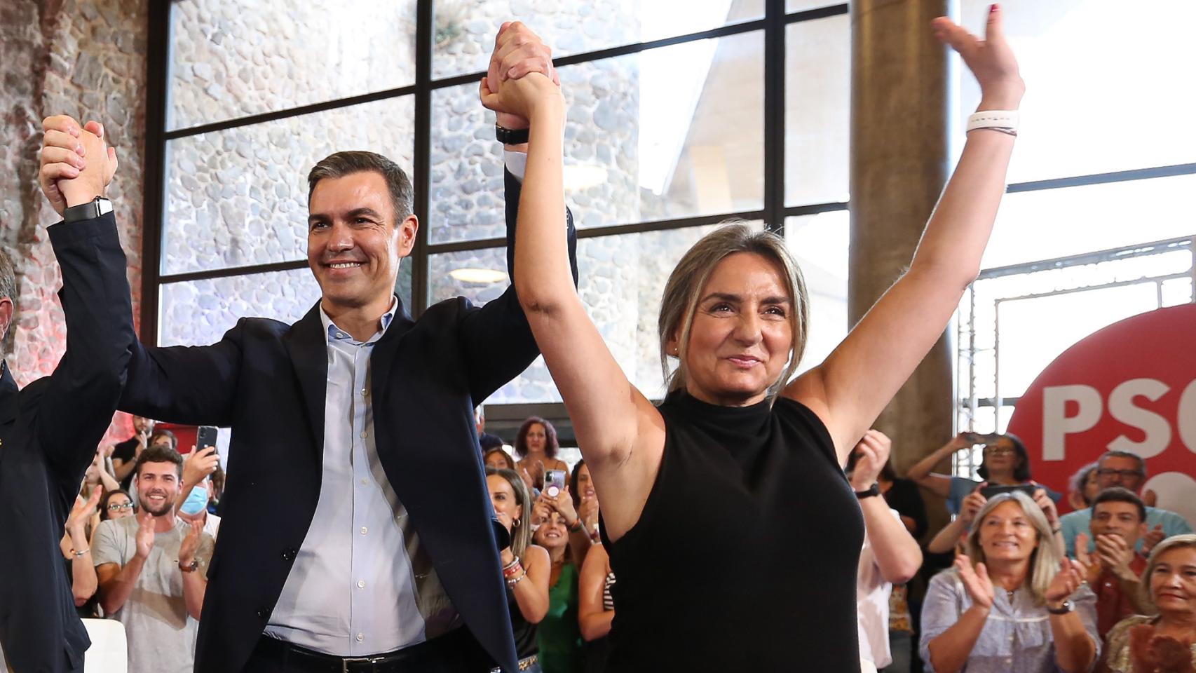 García-Page, Pedro Sánchez y Milagros Tolón en un acto del PSOE. Foto: Óscar Huertas.