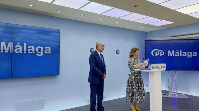 Francisco de la Torre y Patricia Navarro, en la presentación de la candidatura del PP a las municipales en Málaga.