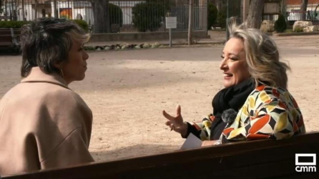 Esther Esteban y Karmento durante la entrevista.
