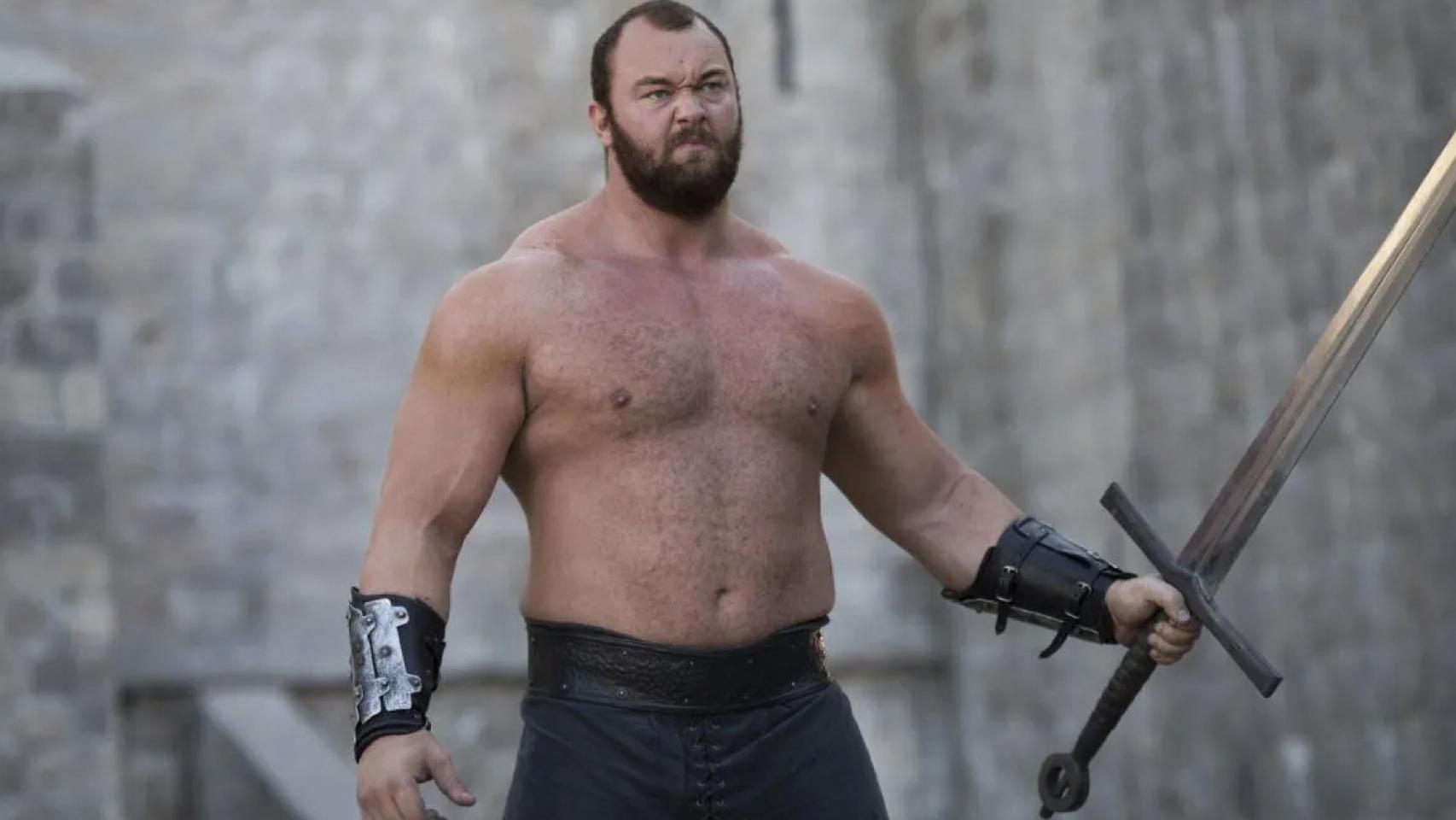 Un actor de 'Juego de tronos' sufre una grave lesión mientras intenta levantar 252 kilos
