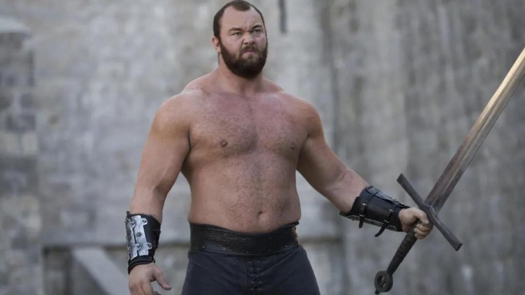 Un actor de 'Juego de tronos' sufre una grave lesión mientras intenta levantar 252 kilos