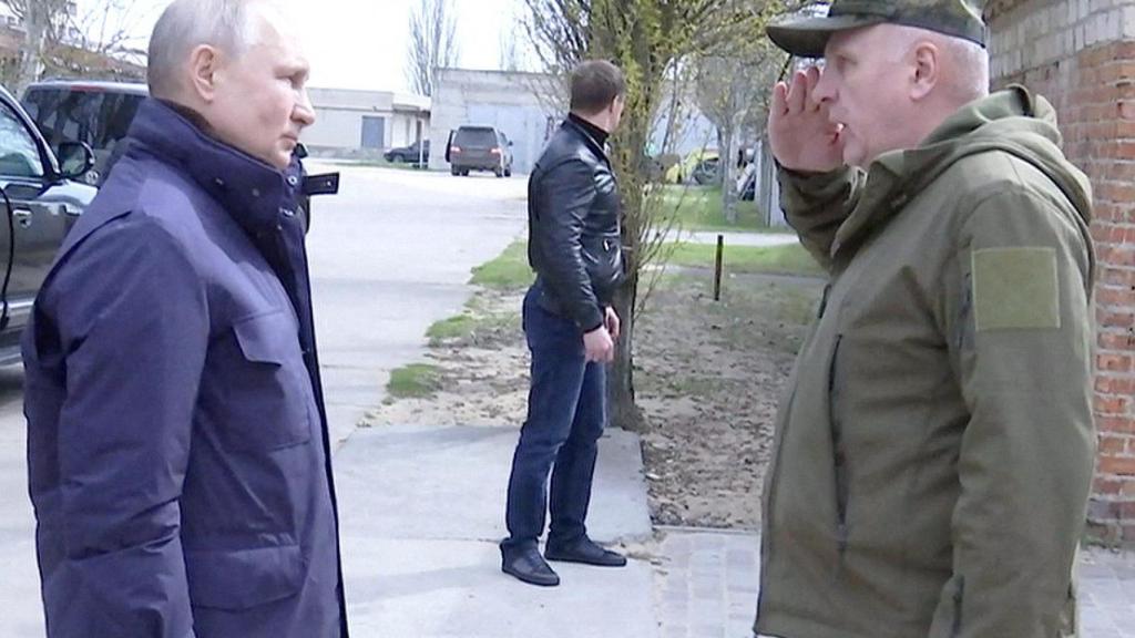 El presidente ruso Vladimir Putin visita la región de Jersón.