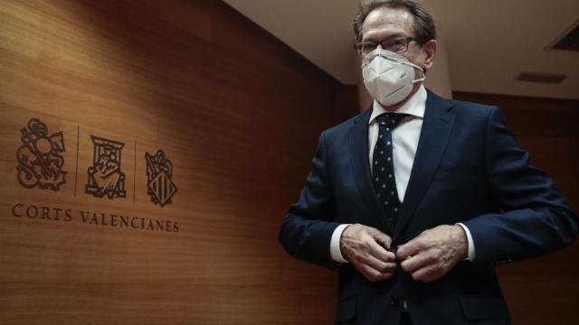 El conseller de Sanidad, Miguel Mínguez, en las Cortes, en imagen de archivo.