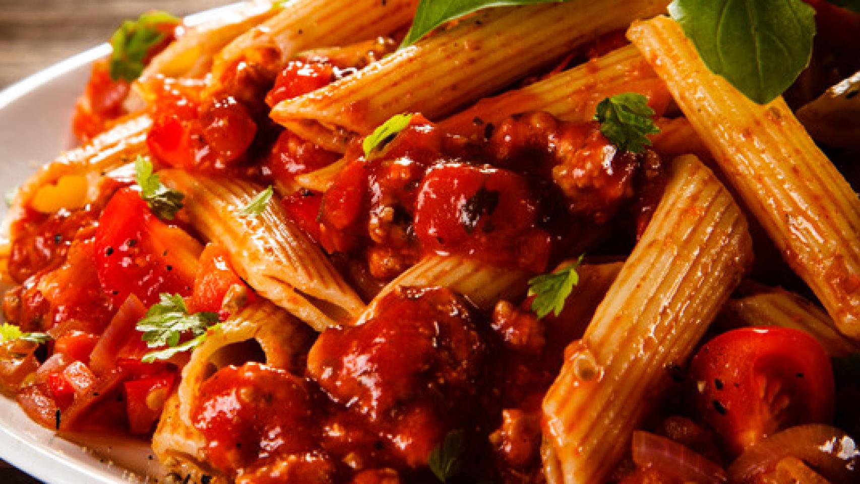 Receta de macarrones con tomate al microondas.