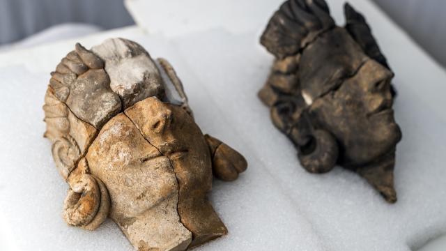 Primeras representaciones humanas halladas en Tarteso, en el yacimiento de Casas del Turuñuelo (Badajoz).