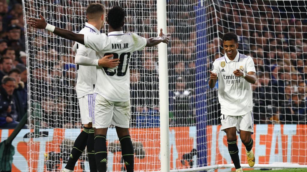 Rodrygo Goes, celebrando su gol con Fede Valverde y Vinicius Júnior
