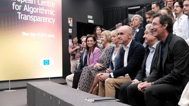 El alcalde de Sevilla, Antonio Muñoz, y la secretaria de Estado de Digitalización e Inteligencia Artificial, durante la presentación del ECAT.