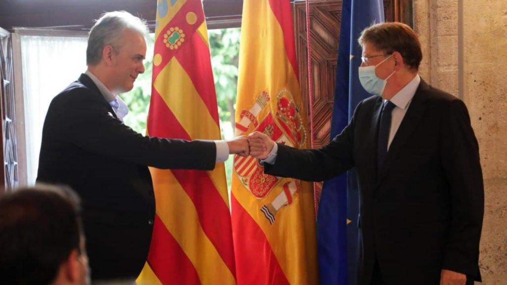Héctor Illueca saluda a Puig en una imagen de archivo.