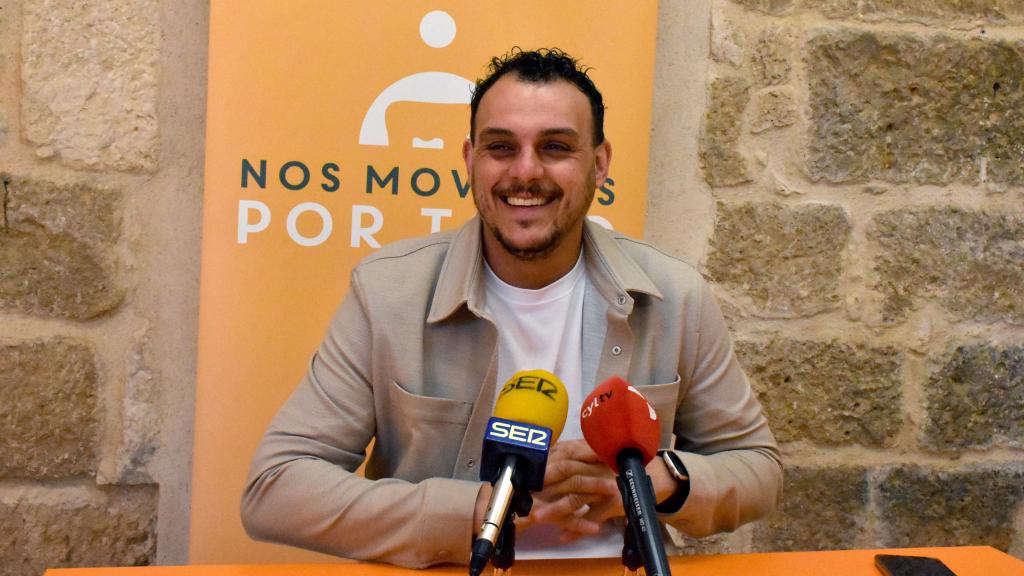 Tomás del Bien presentando su agrupación electoral