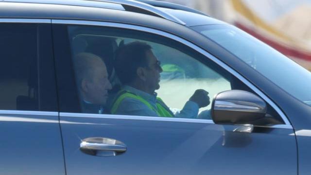 El rey emérito Juan Carlos I a su llegada a Vigo, este miércoles 19 de abril.