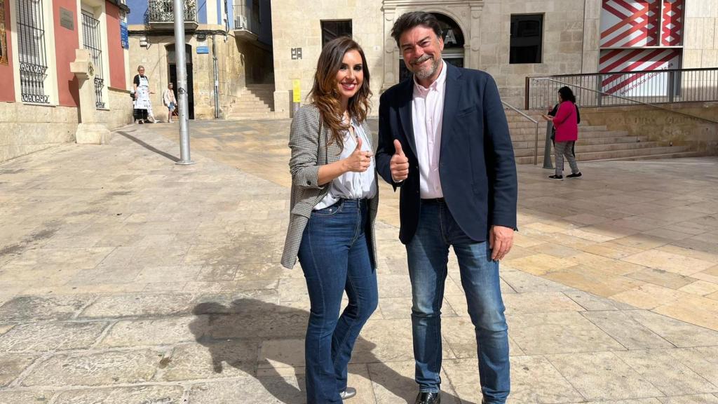 Luis Barcala y Ana Poquet en la presentación de la periodista como candidata por el PP.