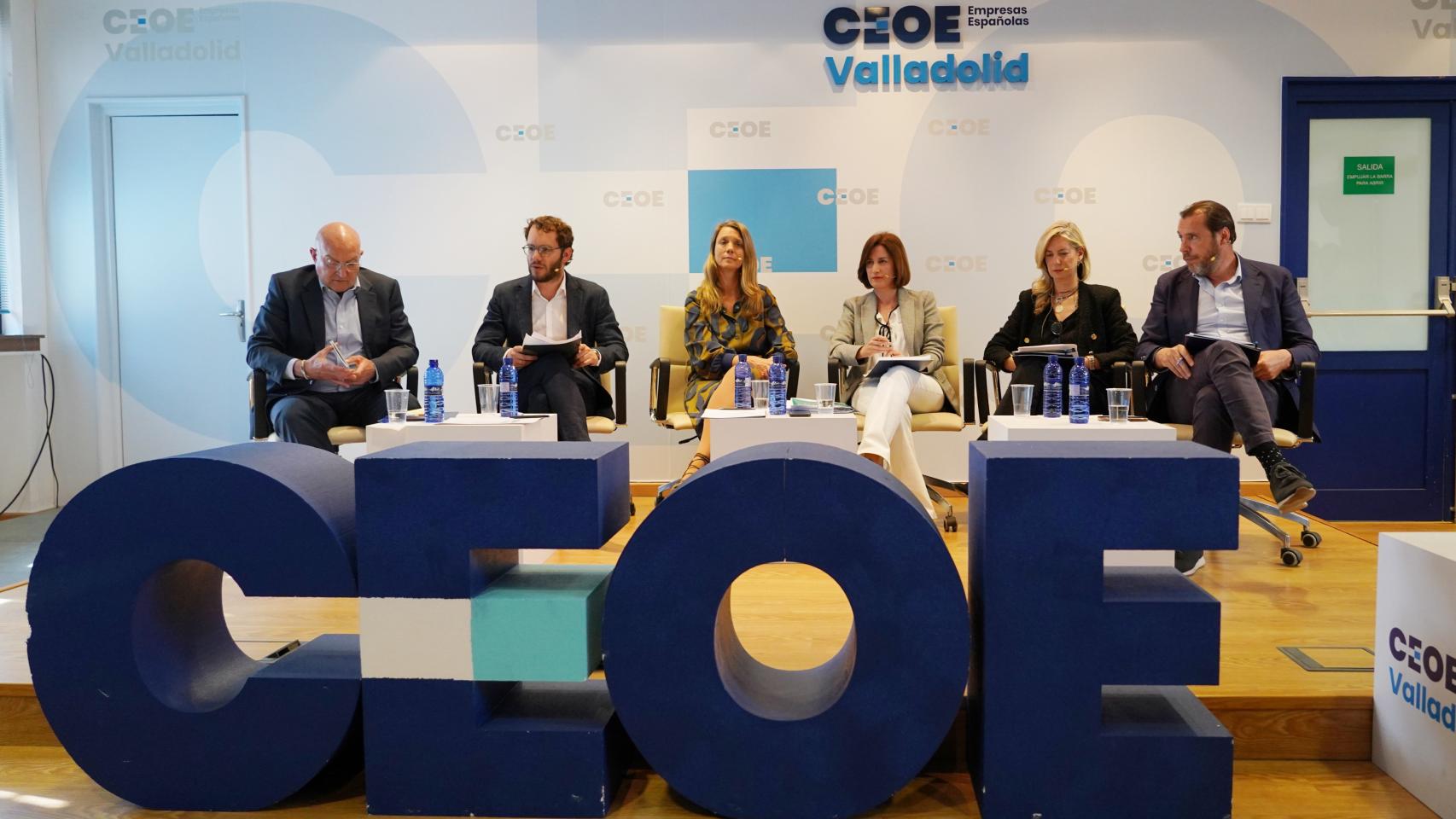 Los candidatos a la Alcaldía de Valladolid Óscar Puente (PSOE), Jesús Julio Carnero (PP), María Sánchez (VTLP), Pablo Vicente (Ciudadanos) e Irene Carvajal (Vox) participan en un debate organizado por CEOE Valladolid.