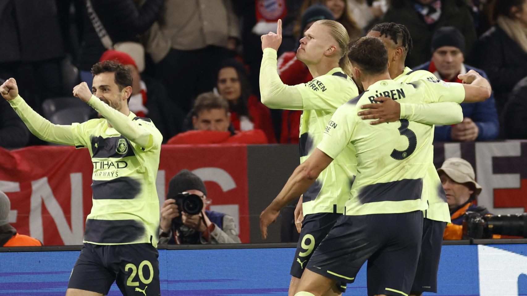 Erling Haaland, mandando silenciar al Allianz después de marcar el 0-1 para el Manchester City