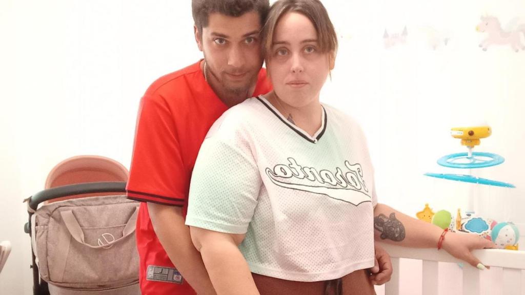 Ana y Nacho, este miércoles, en la habitación que le habían preparado a su difunta hija, Paula, en su domicilio de Jumilla.