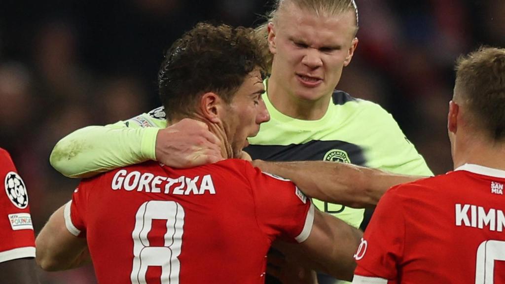 Haaland, enzarzado con Goreztka durante el Bayern-City