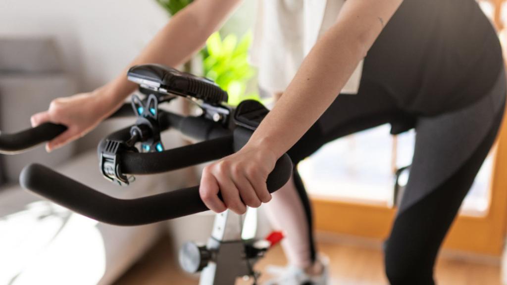 Mantente en forma desde casa con esta bicicleta estática: ¡ahora con un 11% de descuento!