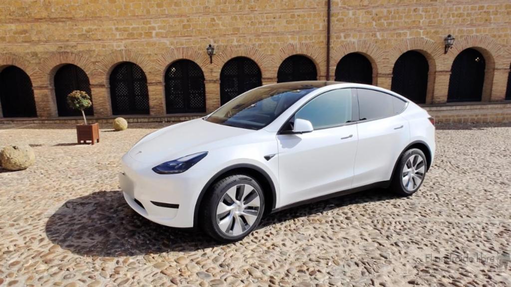 Tesla Model Y 2