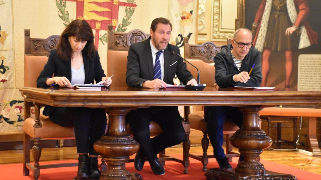 Óscar Puente con Ana Redondo y Carlos Heredero