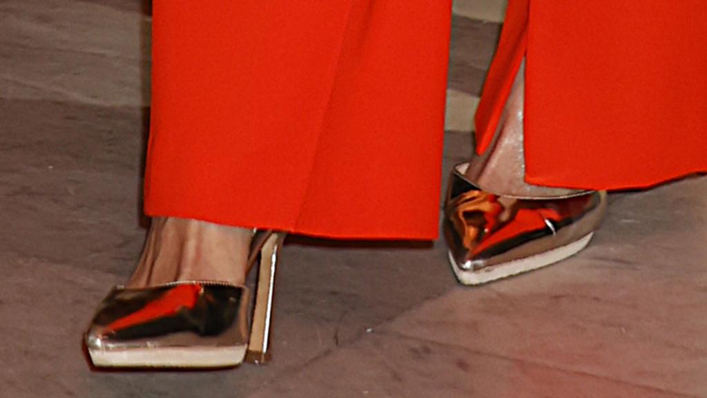 Tacones dorados de Magrit.