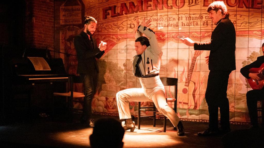 Un cantaor en Flamenco de Leones del complejo Ramses.