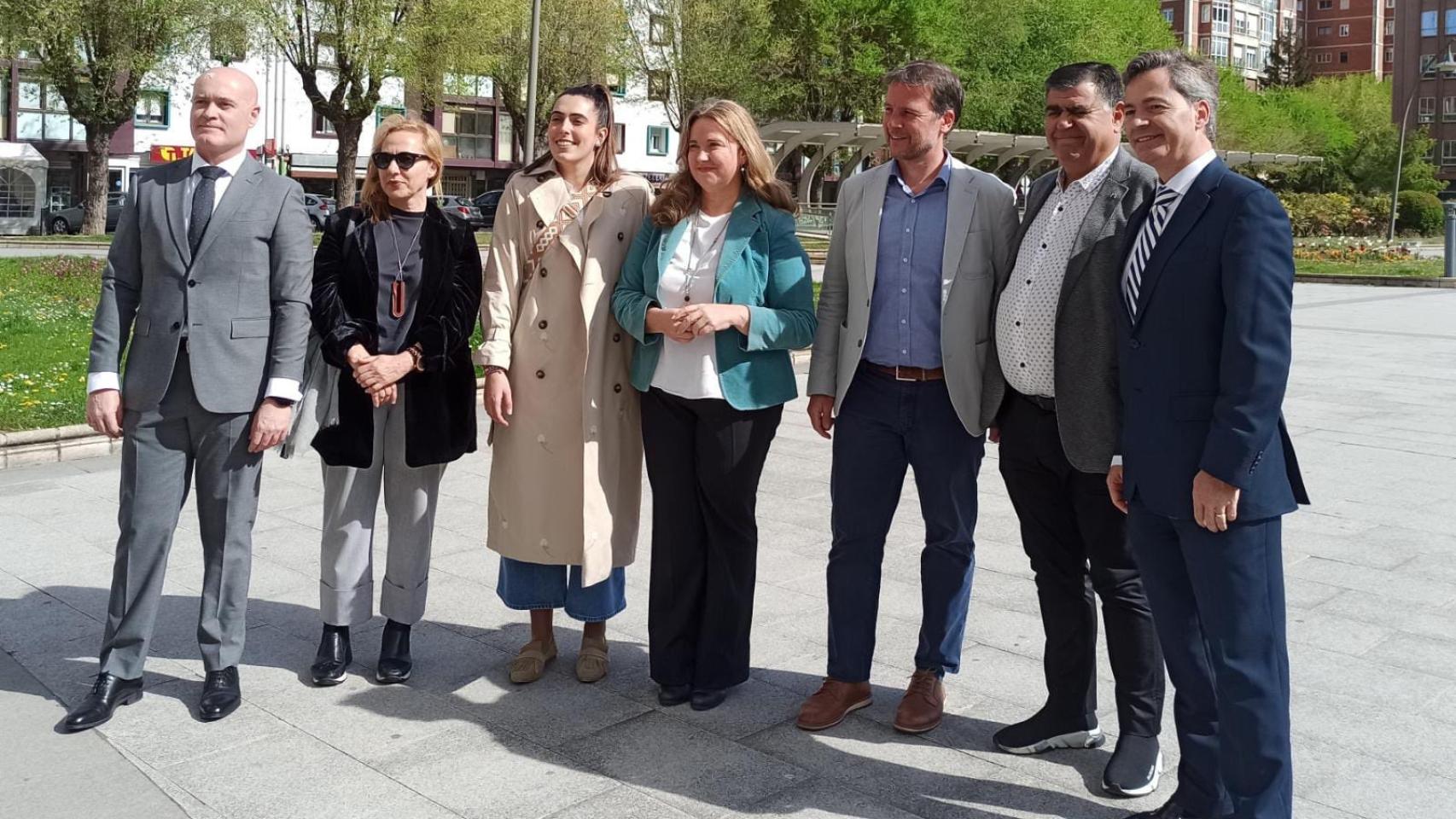 La candidata del PP a la Alcaldía de Burgos, Cristina Ayala, antes de registrar su candidatura, este jueves.