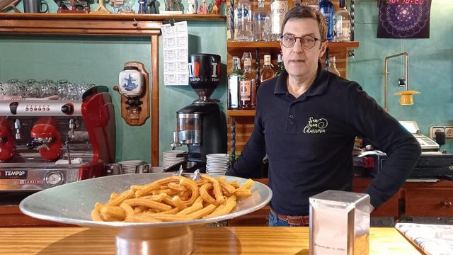 José Luis Revilla en su Churrería de Medina de Rioseco