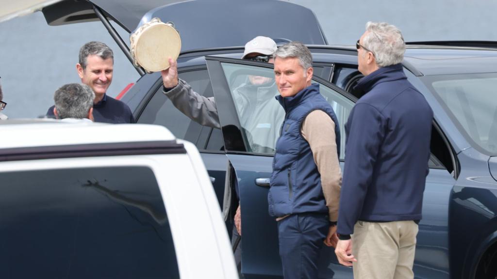 Según testigos, Juan Carlo I ha recibido la pandereta en el último tramo del entrenamiento.