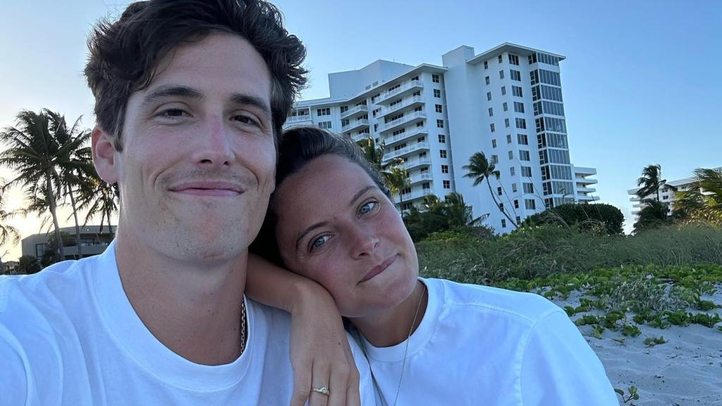 Nacho Aragón y Bea Gimeno con anillo de Simuero.