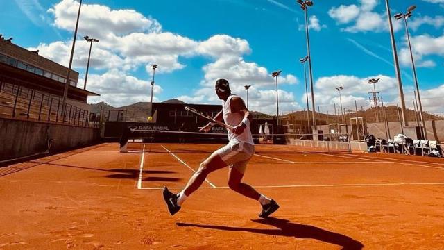 Rafa Nadal durante un entrenamiento en su academia