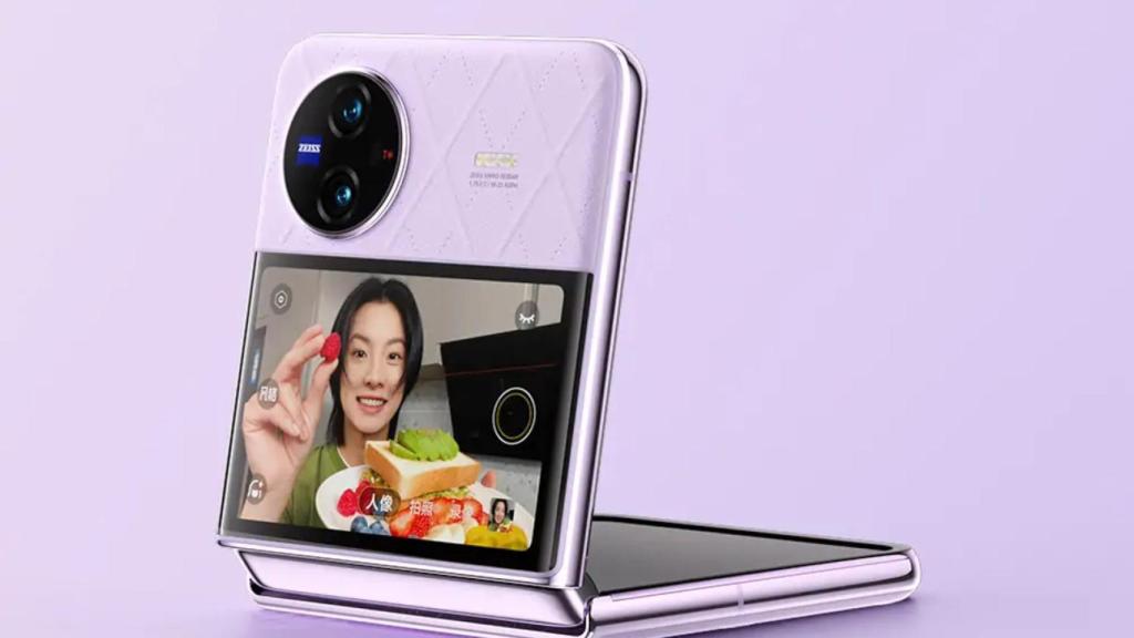 La segunda pantalla del Vivo X Flip es más grande de lo habitual en estos móviles