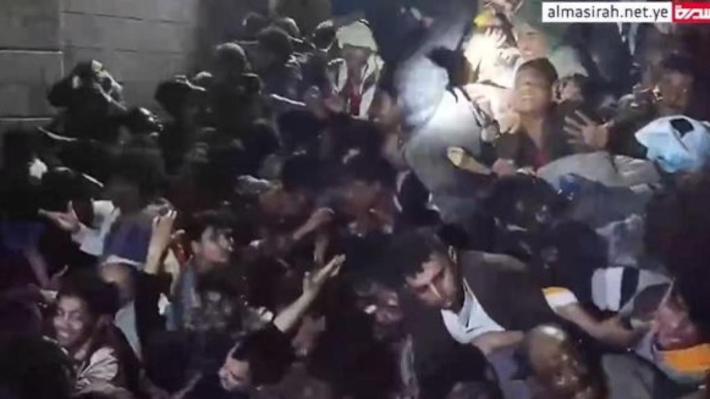 Imagen de momentos después de la tragedia. Se puede ver a decenas de personas aplastadas tras la estampida.