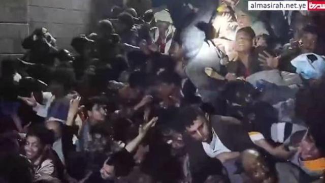 Imagen de momentos después de la tragedia. Se puede ver a decenas de personas aplastadas tras la estampida.